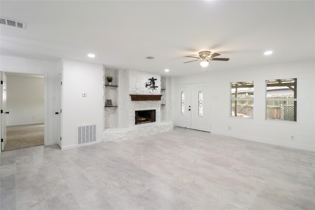 Building Photo - 527 Gardenia St