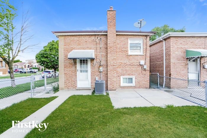 Building Photo - 3657 W 59th Pl