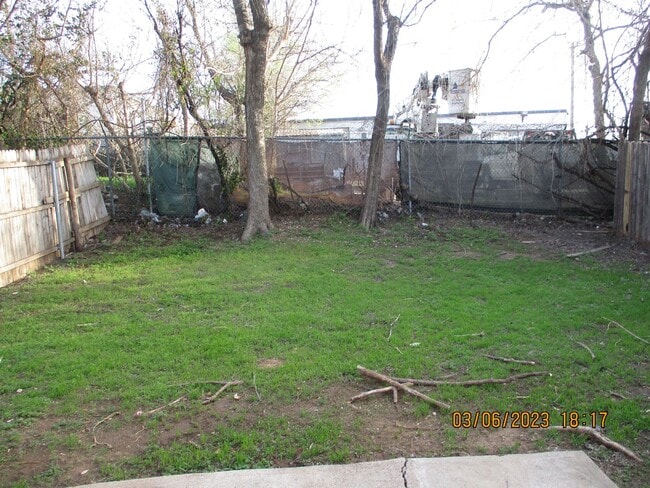 Building Photo - 1720 Justin Lyn St