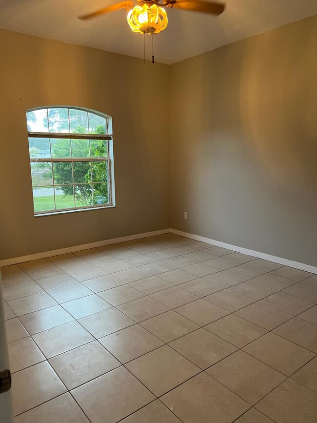 Building Photo - 1646 Yankee Terrace