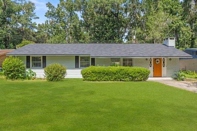Primary Photo - BEAUTIFULLY REMODELED, CONVIENENTLY LOCATE...