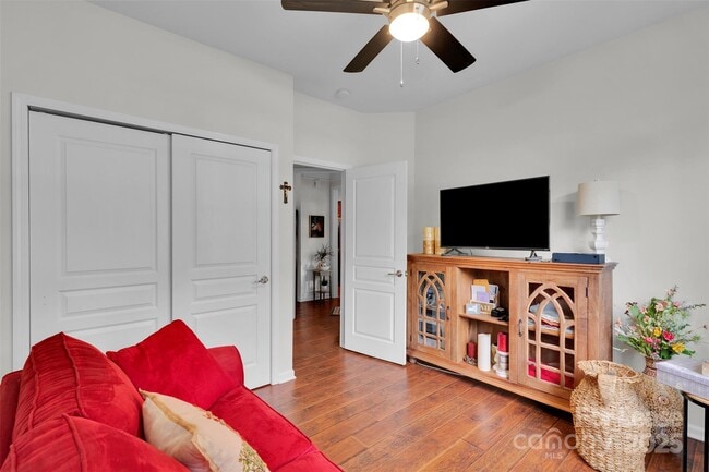 Building Photo - 28112 Song Sparrow Ln