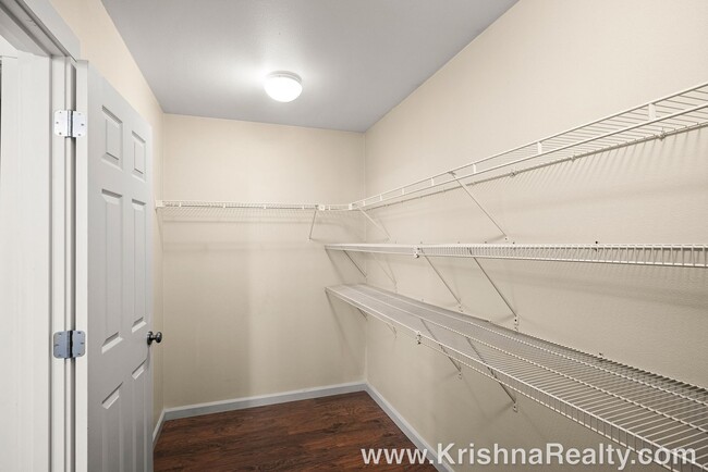 Building Photo - Charming **UPDATED** 3 BD* 2.5 BA* Single ...