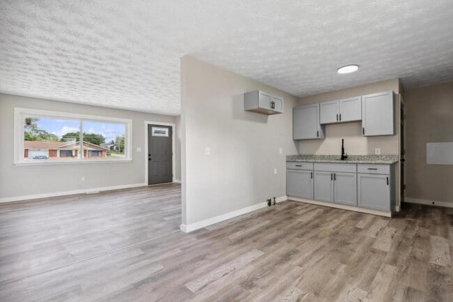Building Photo - 1311 Liscum Dr