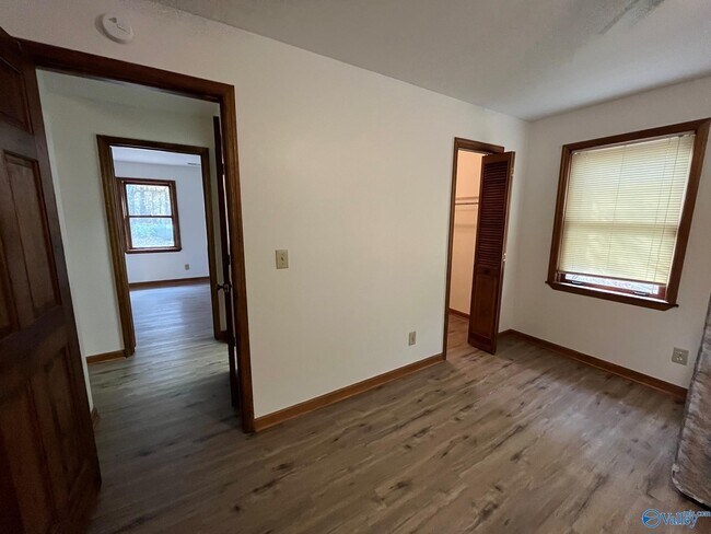 Building Photo - 2122 Indian Hills Rd NE