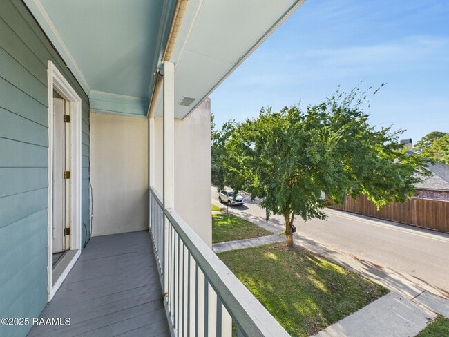 Building Photo - 19 Courtyard Cir