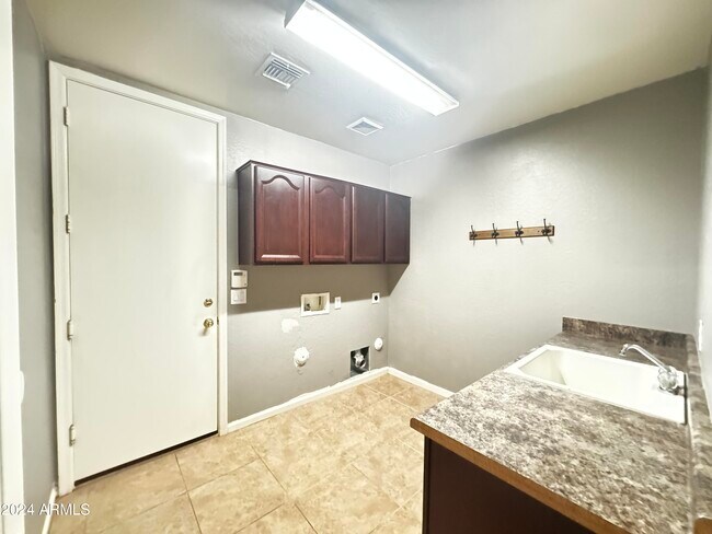 Building Photo - 502 E Kaibab Pl
