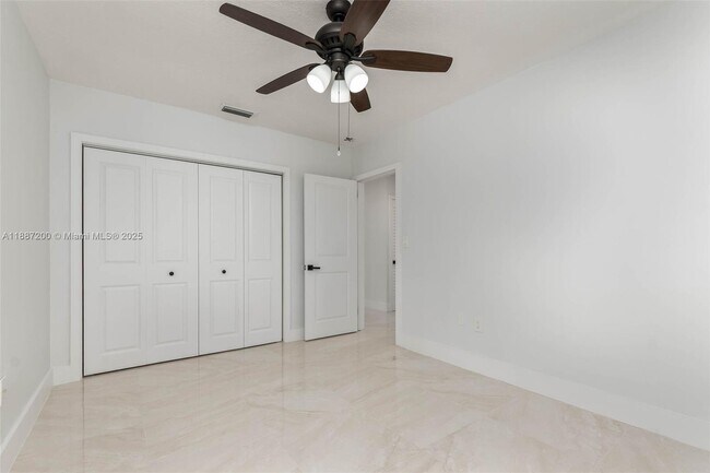Building Photo - 2567 SW 21st Ave