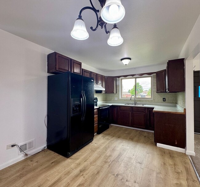 Building Photo - Spacious 4 bedroom home in Westminster! Av...