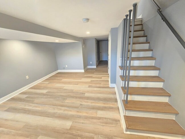 Building Photo - Beautiful 4 Bedroom 2 Bathroom East Baltim...