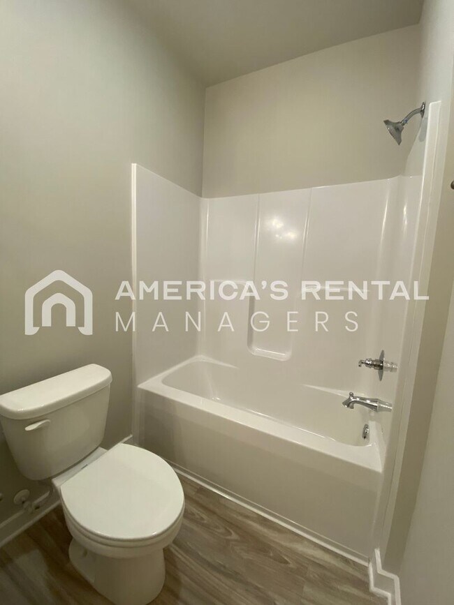 Building Photo - Home for Rent in Weaver AL. Available to V...