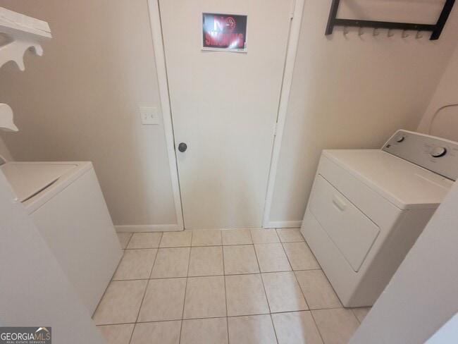 Building Photo - 1326 Lori Ct