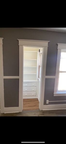 Building Photo - 857 N Goodman St