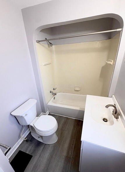 Building Photo - 356 E 20th Ave