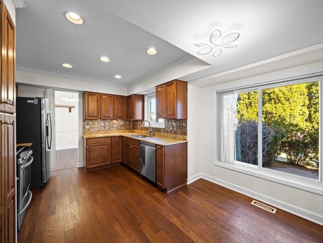 Building Photo - 97 E Harbor Dr