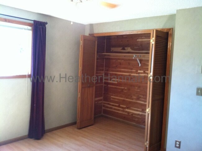 Building Photo - 3 Bedroom House with many upgrades!