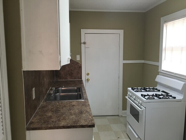 Building Photo - 2205 Camille Dr