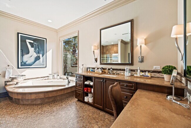 Building Photo - 75741 Via Stia