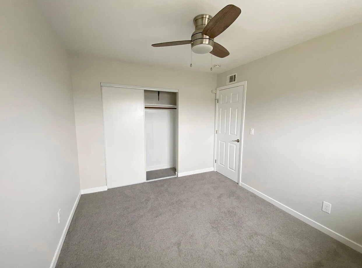 Building Photo - 7928 Virginia St