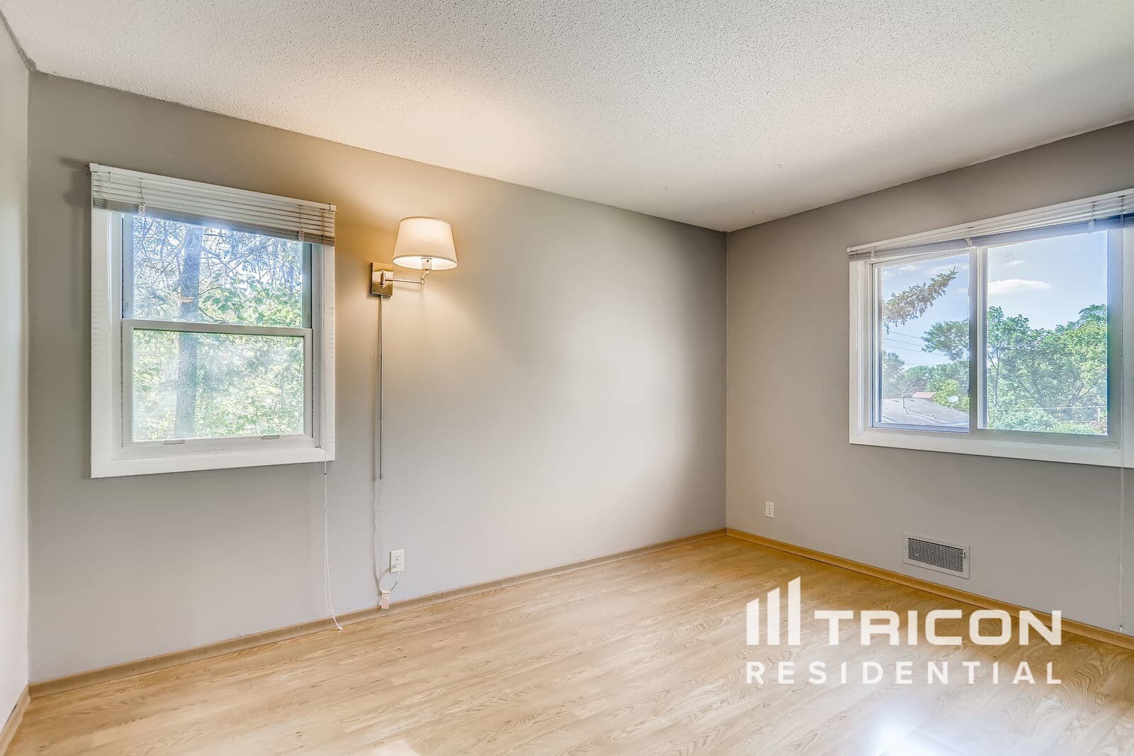 Building Photo - 3409 Brookview Dr