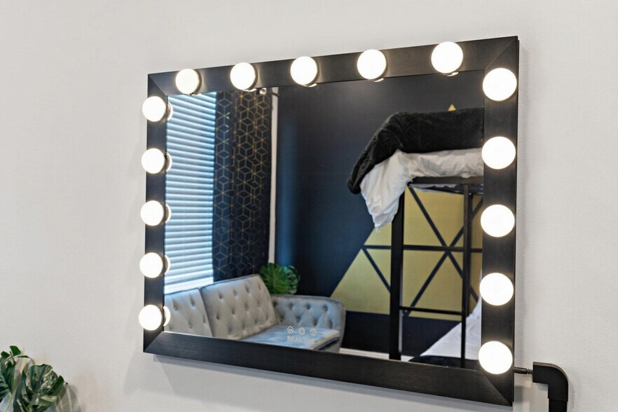 Building Photo - 2135 24th Ave N