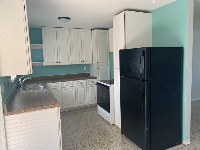 Building Photo - 1703 Edgewater Dr