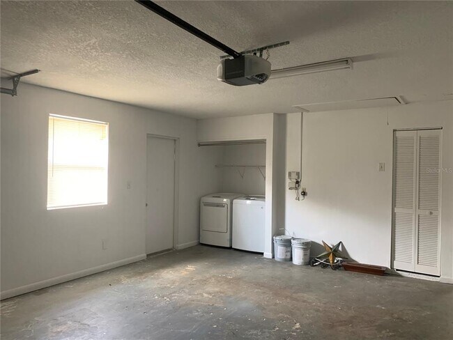 Building Photo - 6501 Crystal Brook Dr