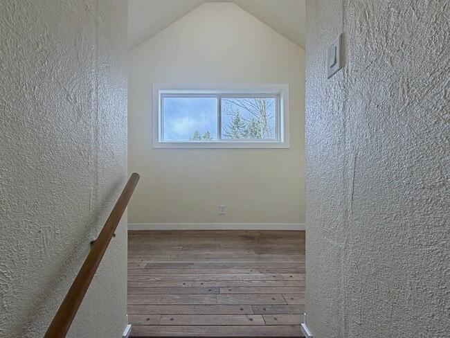 Building Photo - 960 Clark St