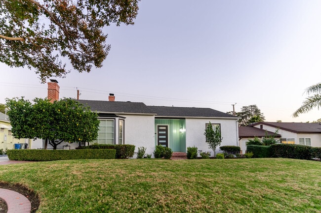 Building Photo - 640 E Valencia Ave