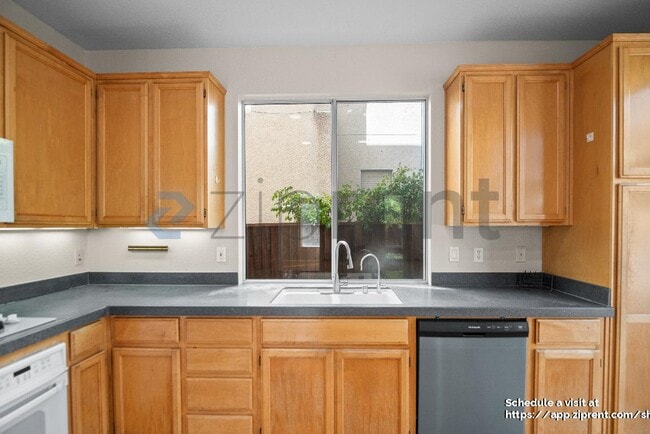 Building Photo - 514 Issac Ct