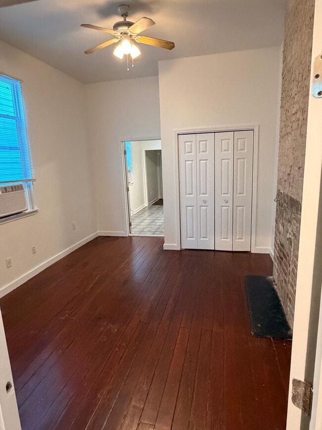 Building Photo - 2BD Shotgun w/ Private Backyard and Laundry