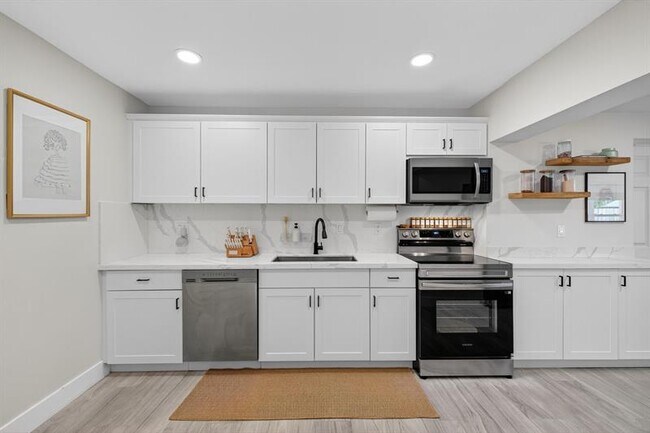 Primary Photo - 110 NE 48th St