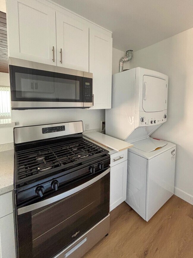 Interior Photo - 221 Sheldon St