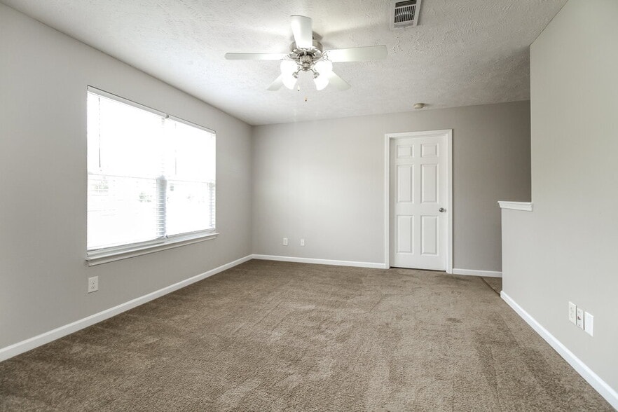 Building Photo - 127 Lyndhurst Dr