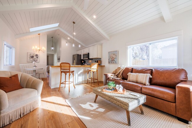 Building Photo - Beautifully remodeled bungalow