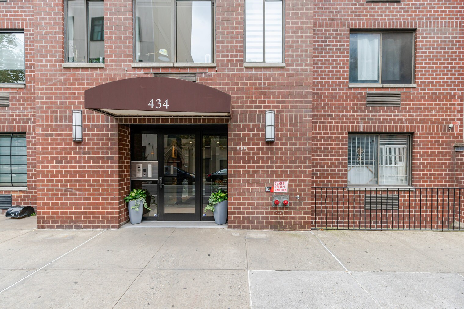 Building Photo - 434 W 19th St