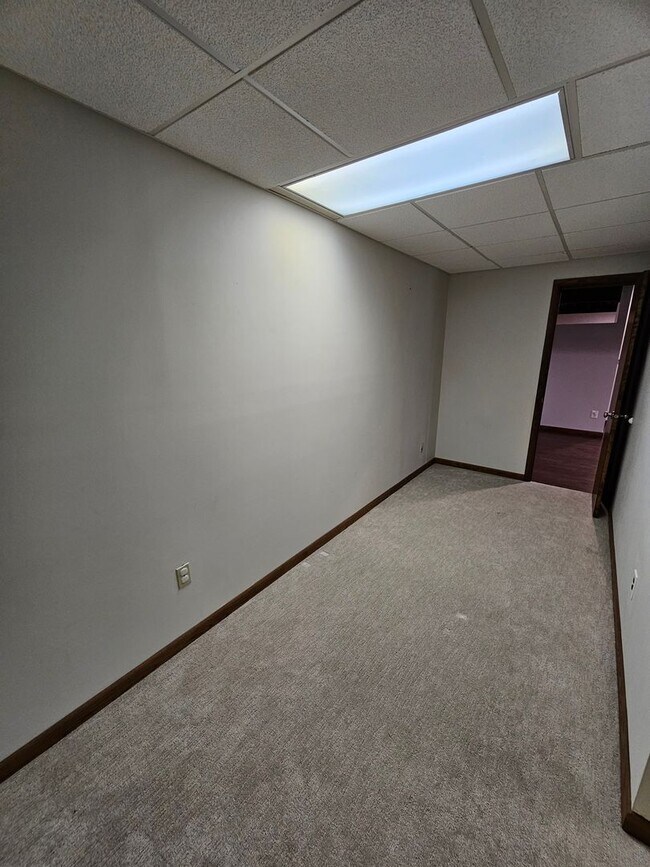 Building Photo - Remarkable 5 Bedroom Home For Rent in Mentor