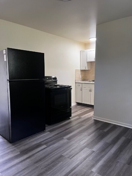 Building Photo - 2209 -2215 Highland Street