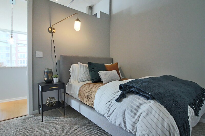 Building Photo - 1135 S Delano Ct