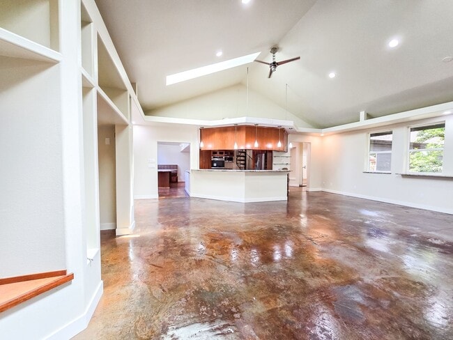 Building Photo - Spacious 3BD Rambler