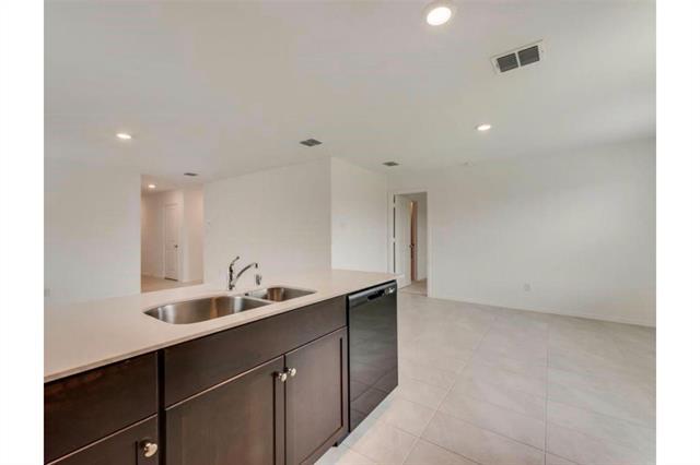 Building Photo - 2206 Mobile St