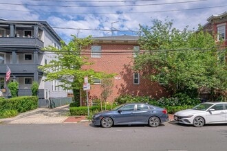 Building Photo - 104 Trowbridge St