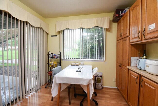 Building Photo - 274 Elmwood Ln