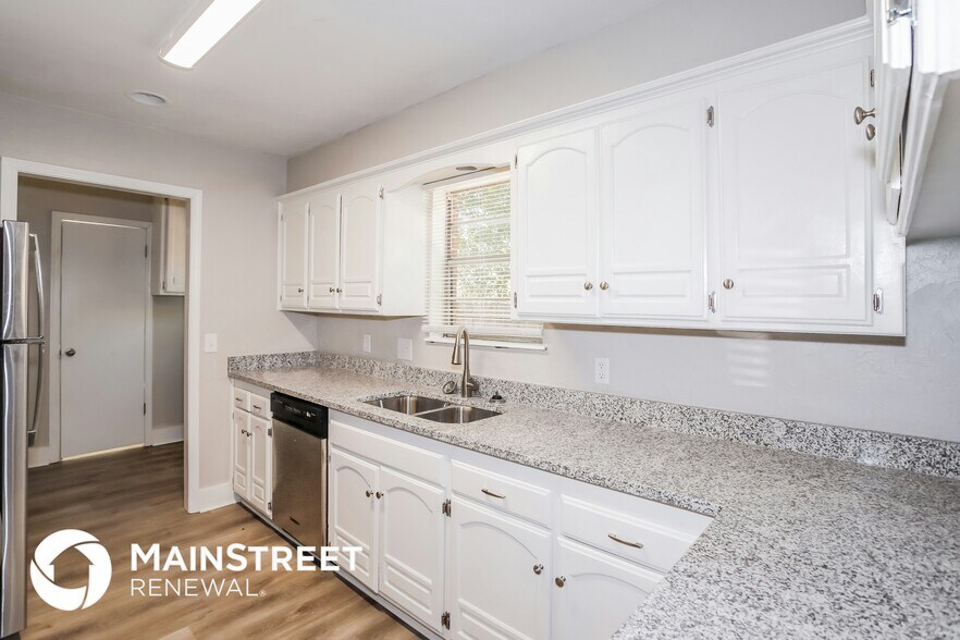Building Photo - 445 Larkspur Ct