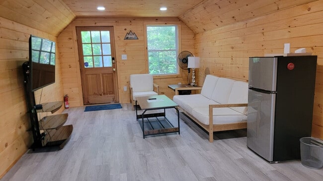 Building Photo - 140 Paquette Cir