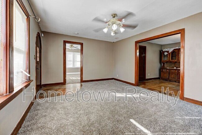 Building Photo - 2213 N Hood St