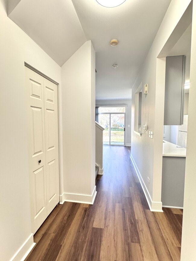 Building Photo - 2406 Sheehan Dr