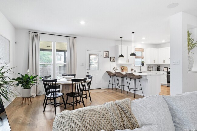 Building Photo - 14454 Calaveras Cv