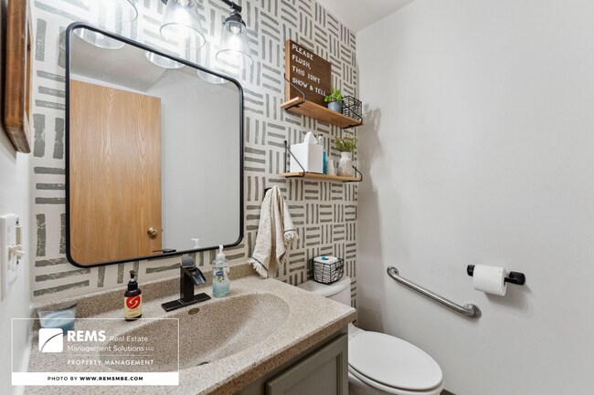 Building Photo - 815 Island Ct