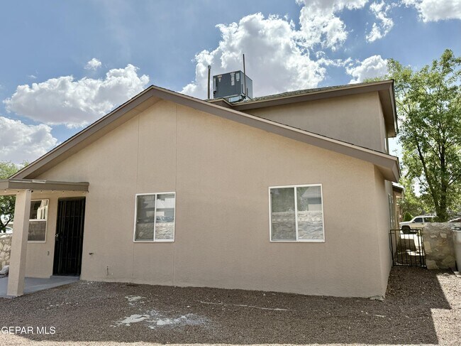 Building Photo - 11961 Jim Webb Dr